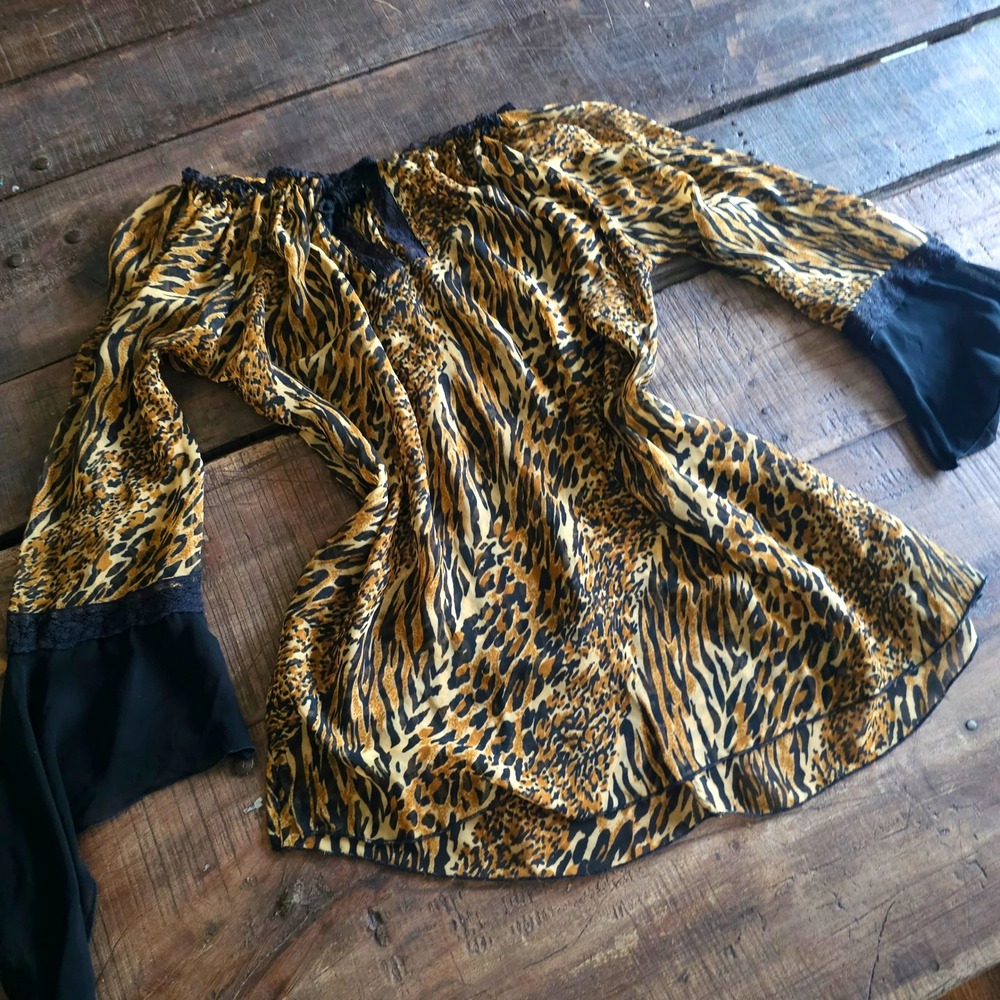 Y2k Whimsygoth Speed Limit NYC 1X Animal Print Lace Trim Bell Sleeve Blouse 2000